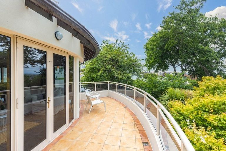 Photo of property in 32 Dyers Pass Road, Cashmere, Christchurch, 8022