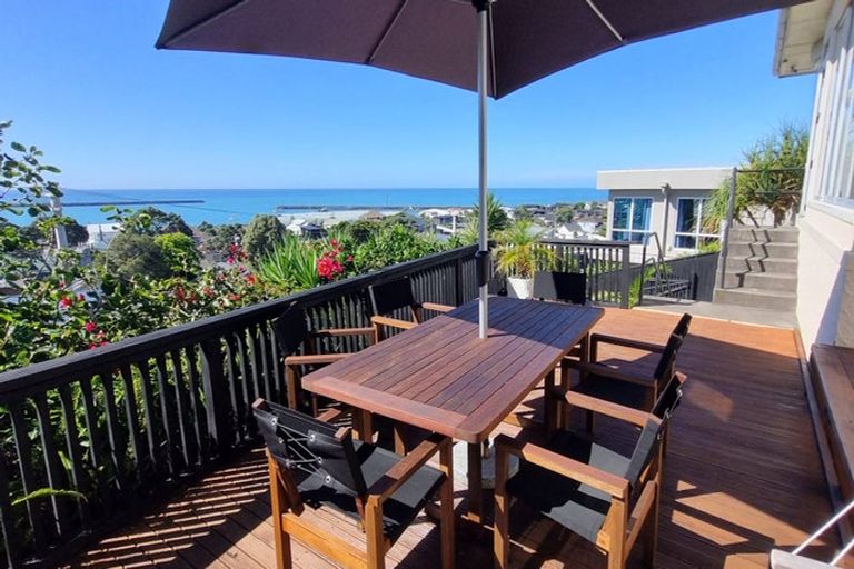 Photo of property in 9 South Road, Moturoa, New Plymouth, 4310