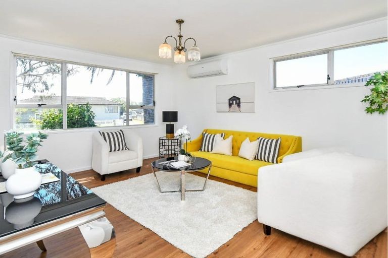 Photo of property in 33 Killington Crescent, Mangere, Auckland, 2022