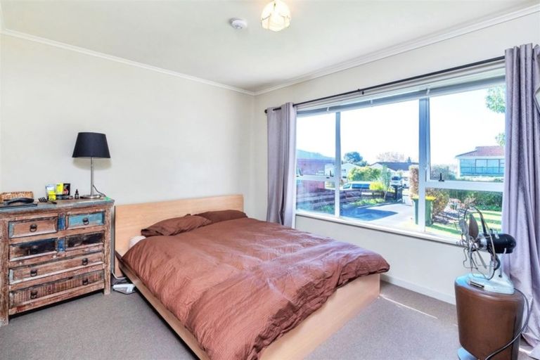 Photo of property in 20 Spence Road, Henderson, Auckland, 0612