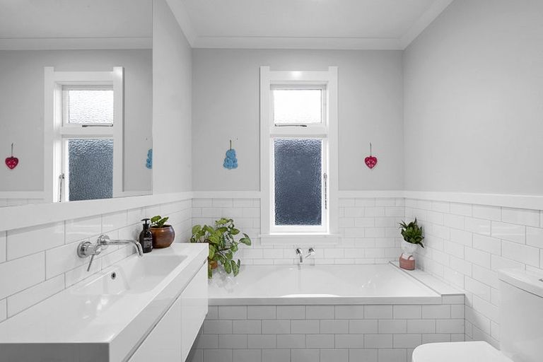 Photo of property in 12 Barriball Street, Fitzroy, New Plymouth, 4312