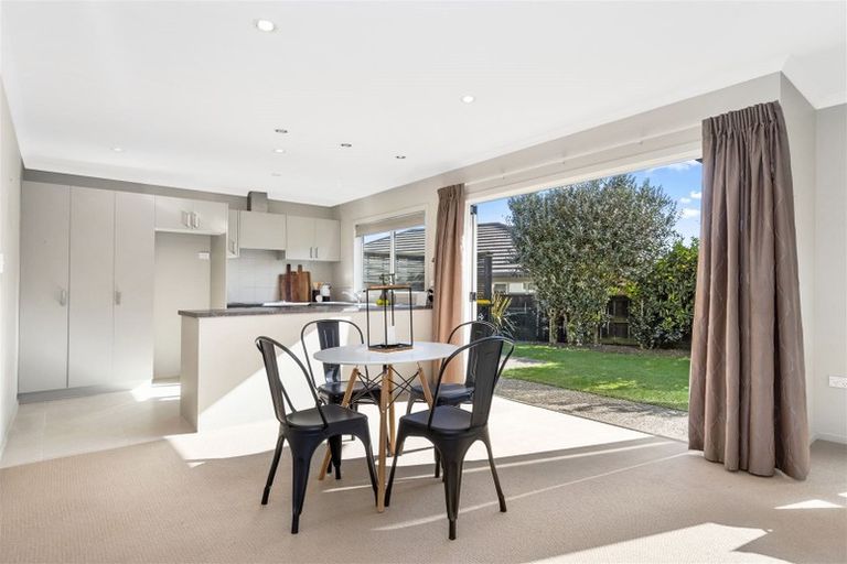 Photo of property in 10 Bridgewater Way, Pyes Pa, Tauranga, 3112