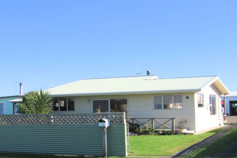 Photo of property in 19 Andresen Street, Foxton Beach, Foxton, 4815