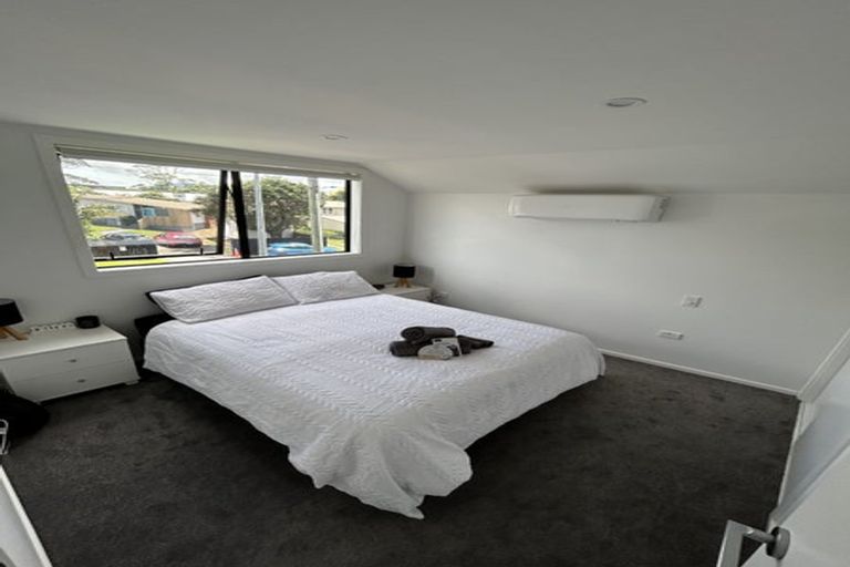 Photo of property in 86a Vodanovich Road, Te Atatu South, Auckland, 0610