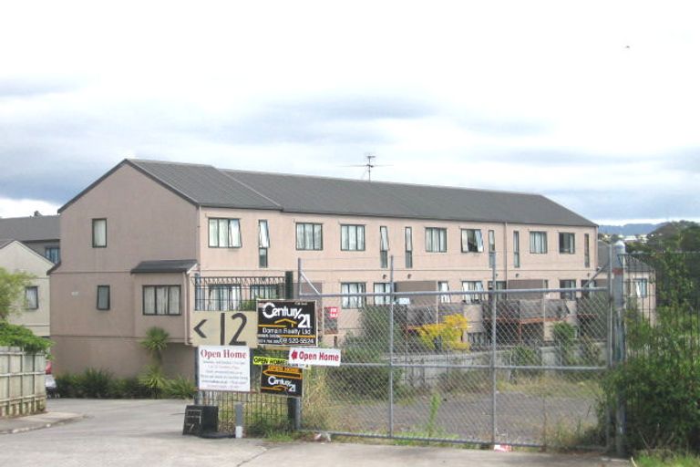 Photo of property in Lynn Park Terrace, 19/12 Ambrico Place, New Lynn, Auckland, 0600