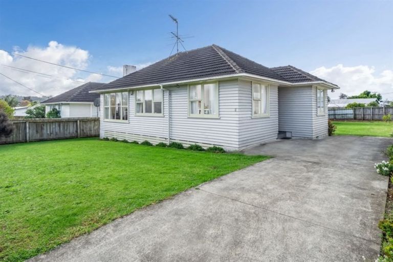 Photo of property in 8 Hayman Place, Beach Haven, Auckland, 0626