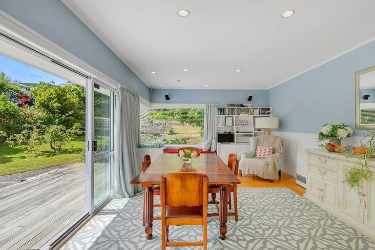 Photo of property in 4 Ranui Terrace, Tawa, Wellington, 5028