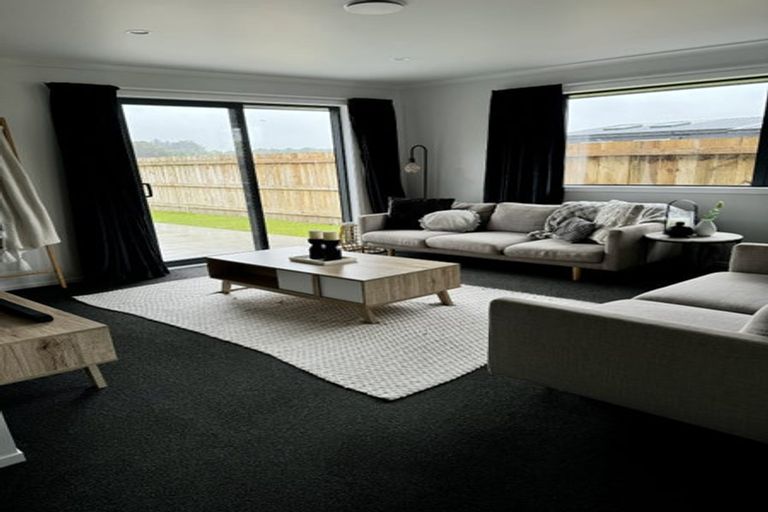 Photo of property in 11 Te Hirawanui Drive, Kelvin Grove, Palmerston North, 4414