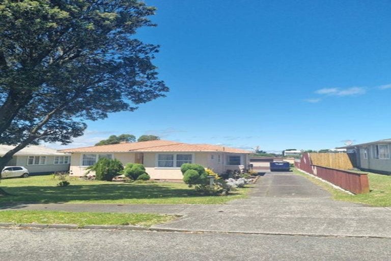 Photo of property in 38 Miro Street, Castlecliff, Whanganui, 4501