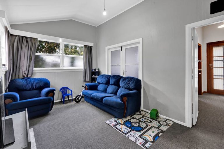 Photo of property in 11 Princes Street, Hawera, 4610