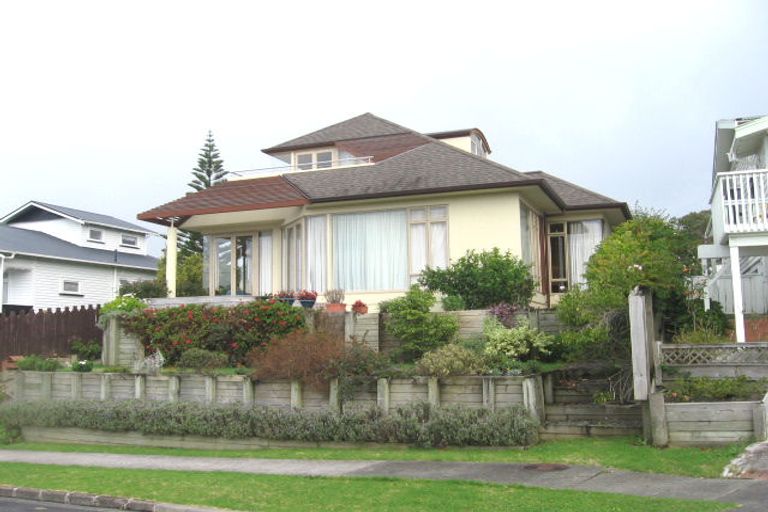 Photo of property in 9 Huka Road, Birkenhead, Auckland, 0626