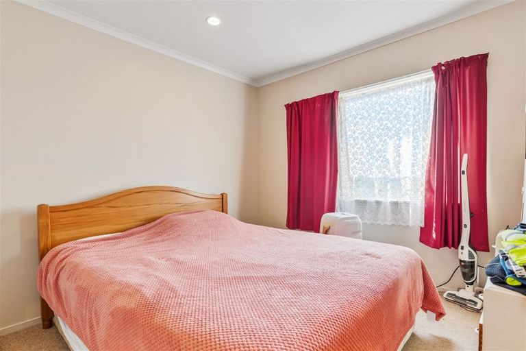 Photo of property in 51 Broadfield Street, Massey, Auckland, 0614