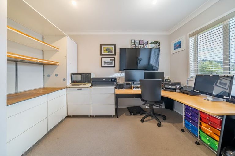 Photo of property in 21 Flotilla Place, Whitby, Porirua, 5024