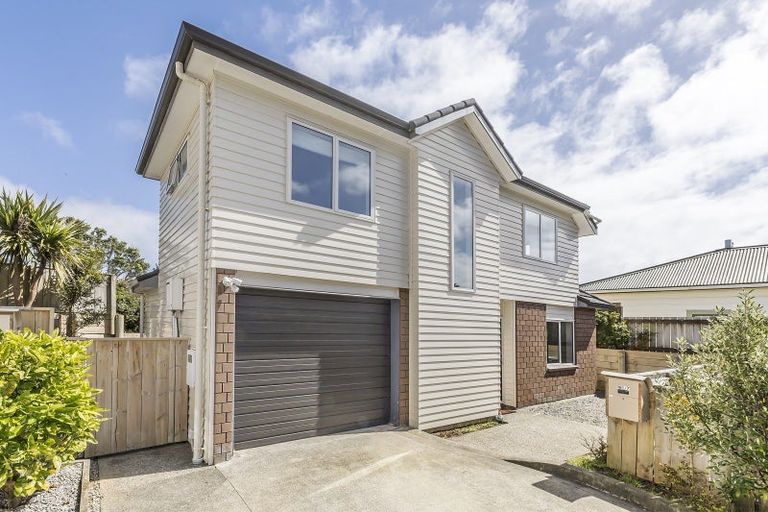 Photo of property in 7/16 Black Rock Road, Newlands, Wellington, 6037