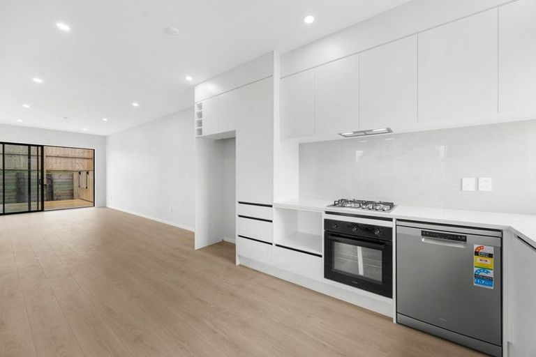 Photo of property in 4 Wild Flower Way, Karaka, Papakura, 2113