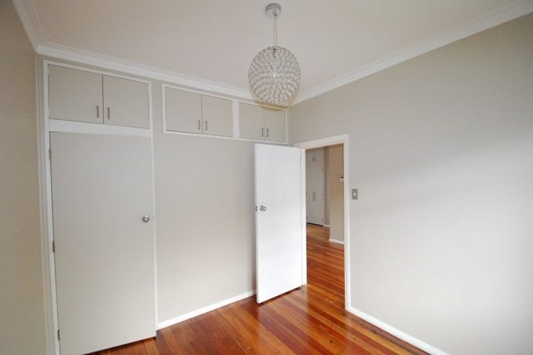 Photo of property in 28 Singers Road, Korokoro, Lower Hutt, 5012