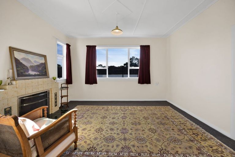 Photo of property in 62 Gisborne Terrace, Opunake, 4616