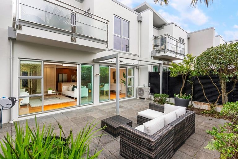 Photo of property in 5/258 Hurstmere Road, Takapuna, Auckland, 0622