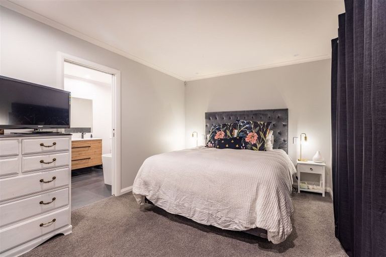 Photo of property in 4a Freedom Drive, Kelvin Grove, Palmerston North, 4414