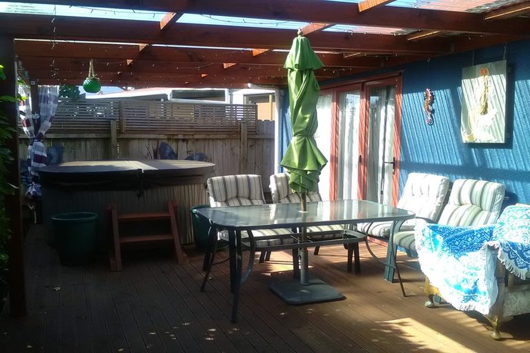 Photo of property in 7a Taihiki Road, Clarks Beach, 2122