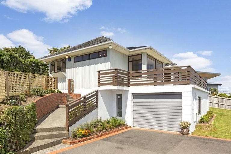 Photo of property in 77 Motuhara Road, Plimmerton, Porirua, 5026