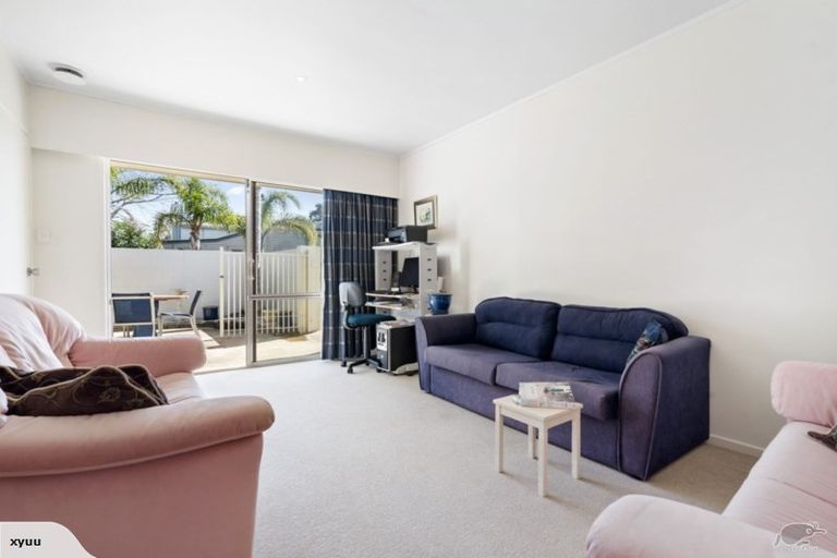 Photo of property in 2/21 Hattaway Avenue, Bucklands Beach, Auckland, 2012