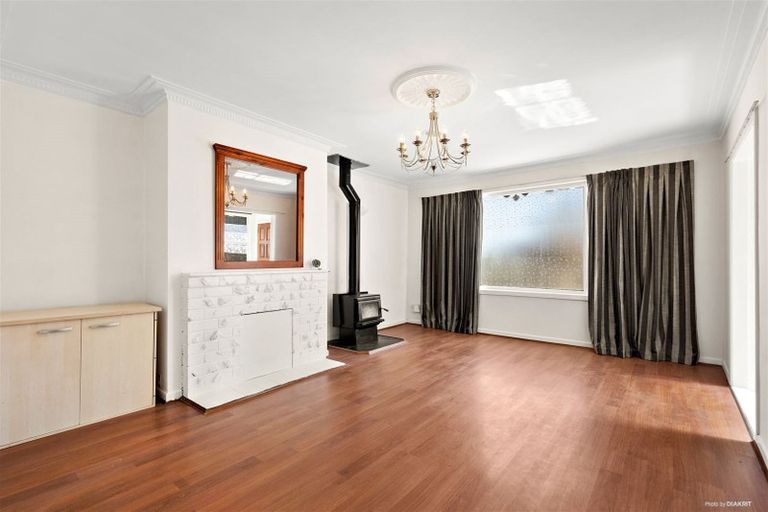 Photo of property in 321 Glenfield Road, Glenfield, Auckland, 0629