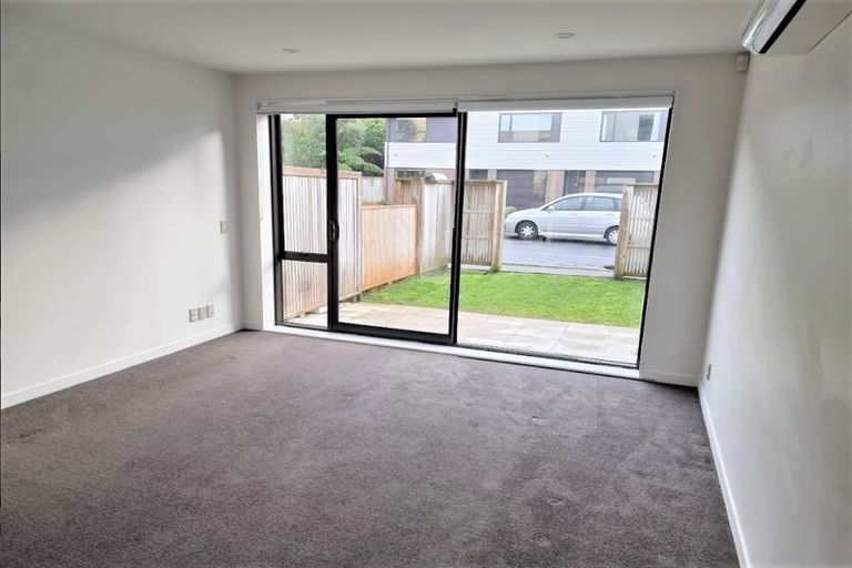 Photo of property in 8 Desert Gold Lane, Wallaceville, Upper Hutt, 5018