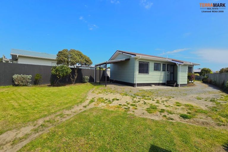 Photo of property in 40 Simcox Street, Otaki Beach, Otaki, 5512