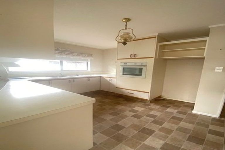Photo of property in 30 Oxford Street, Tawa, Wellington, 5028
