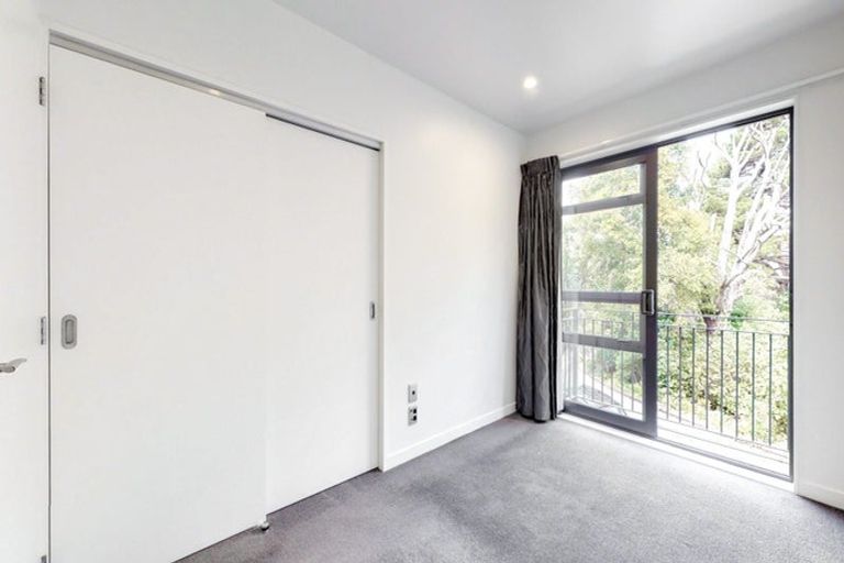 Photo of property in 15 San Sebastian Road, Kelburn, Wellington, 6012