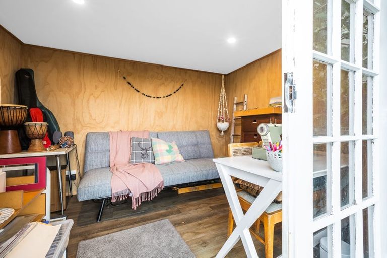 Photo of property in 15 Howard Road, Point Howard, Lower Hutt, 5013