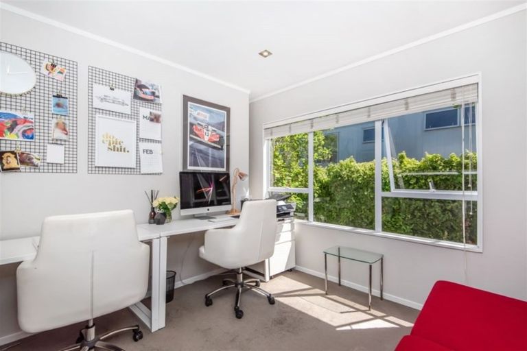 Photo of property in 6a Handley Avenue, Narrow Neck, Auckland, 0624