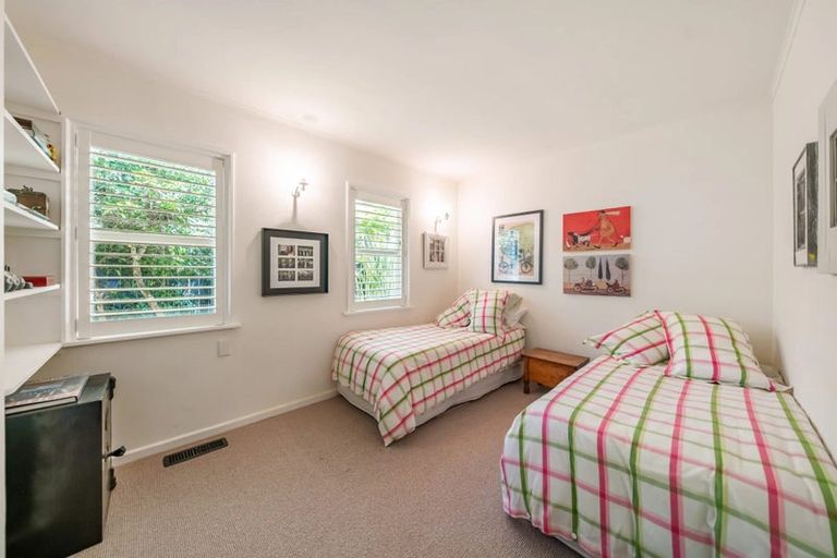 Photo of property in 9 Chatsworth Road, Silverstream, Upper Hutt, 5019