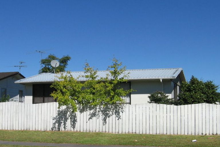 Photo of property in 2/109 Oreil Avenue, West Harbour, Auckland, 0618