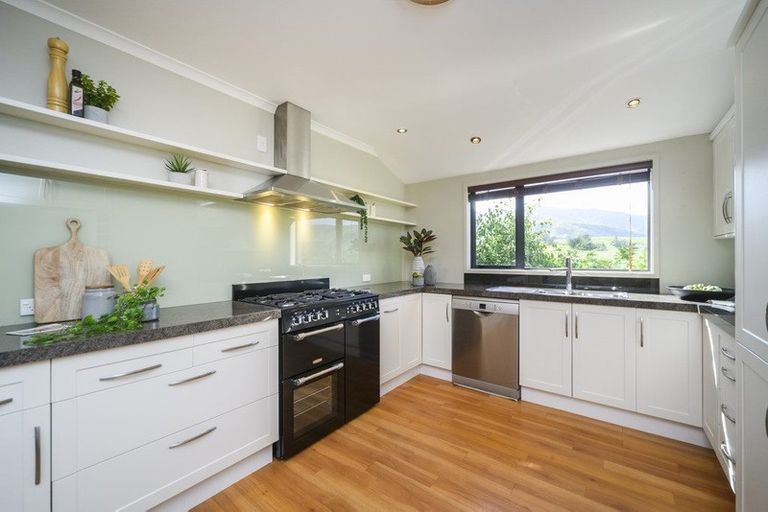 Photo of property in 88 Tokomaru Road East, Tokomaru, Palmerston North, 4474