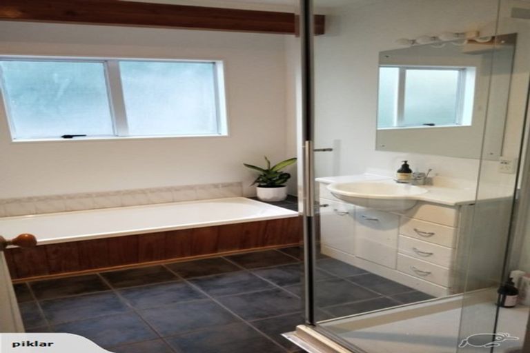 Photo of property in 8a Holiday Road, Stanmore Bay, Whangaparaoa, 0932