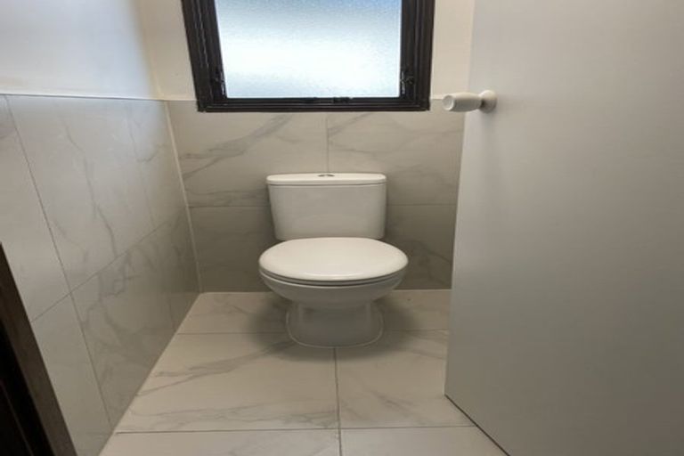 Photo of property in 36 Caribbean Drive, Unsworth Heights, Auckland, 0632