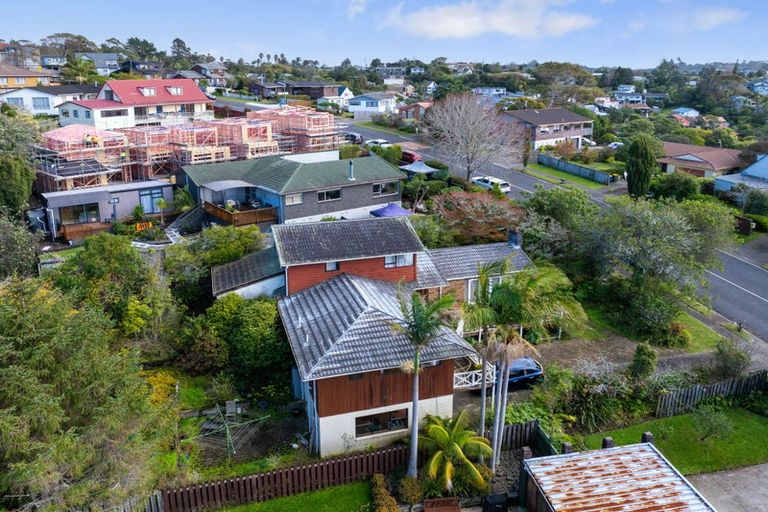 Photo of property in 121 Oaktree Avenue, Browns Bay, Auckland, 0630
