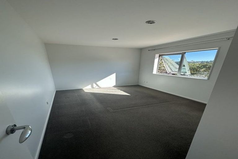 Photo of property in 144 Kittiwake Drive, Schnapper Rock, Auckland, 0632