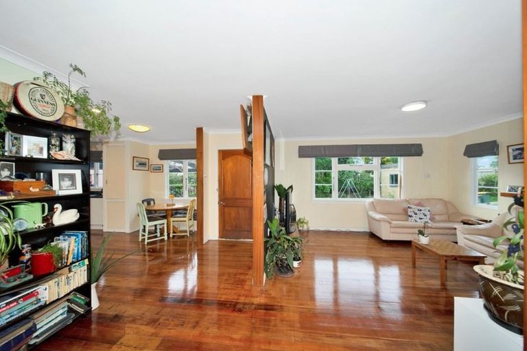 Photo of property in 1152 South Road, Oakura, 4314