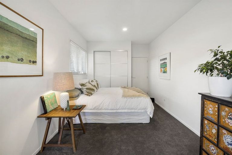 Photo of property in 2/76 Wairoa Road, Narrow Neck, Auckland, 0624