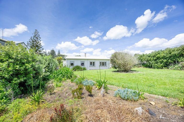 Photo of property in 23 Kelly Street, Baylys Beach, Dargaville, 0377