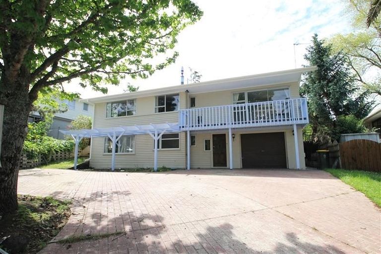 Photo of property in 82 Advene Road, Cockle Bay, Auckland, 2014