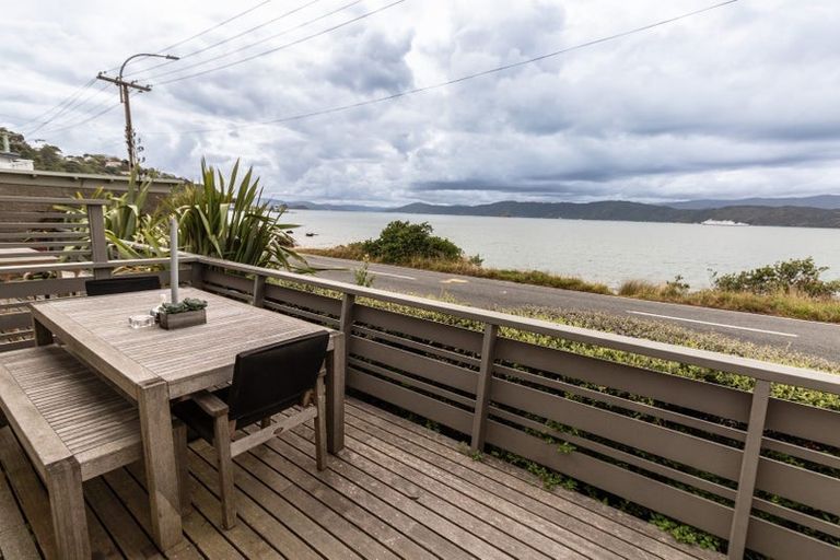Photo of property in 123 Marine Parade, Seatoun, Wellington, 6022