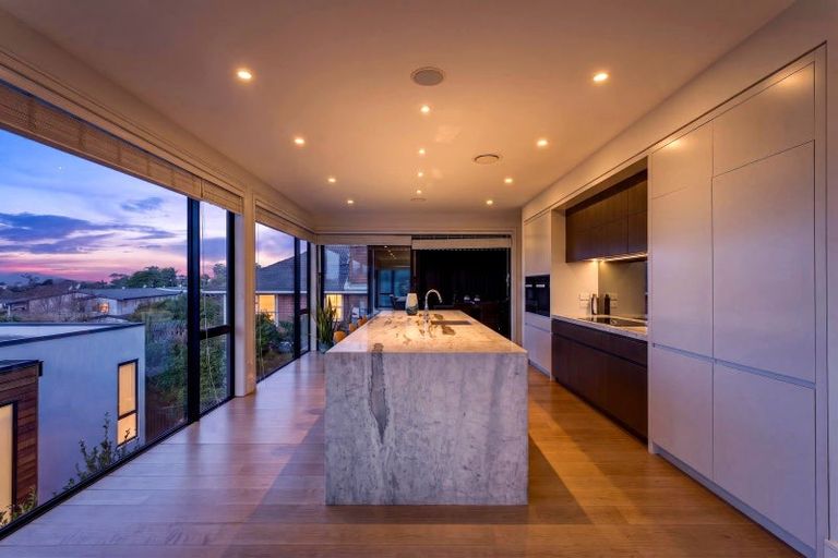 Photo of property in 37 Lake Pupuke Drive, Takapuna, Auckland, 0622