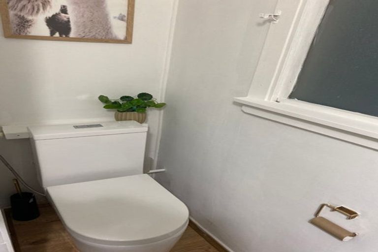 Photo of property in 1/79 Sylvan Avenue, Northcote, Auckland, 0627