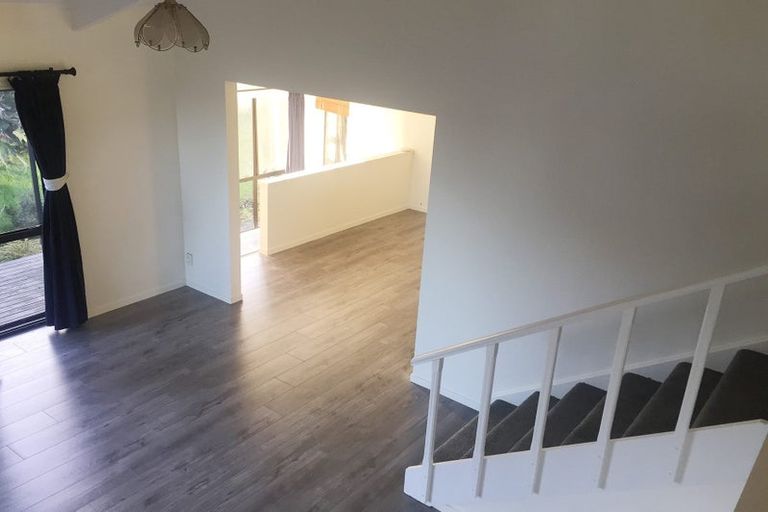 Photo of property in 9 Cambric Place, Botany Downs, Auckland, 2010