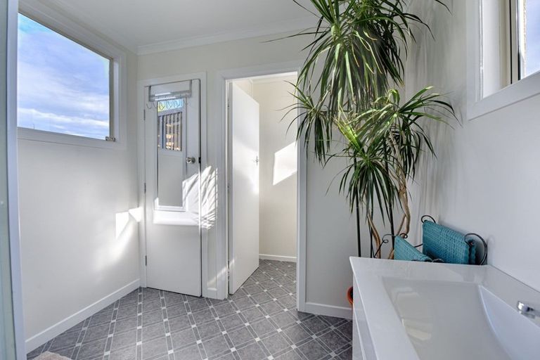 Photo of property in 28 Tokanui Haldane Road, Tokanui, 9884