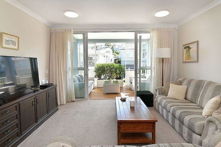 Photo of property in 90 Rewa Rewa Lane, Orewa, 0931